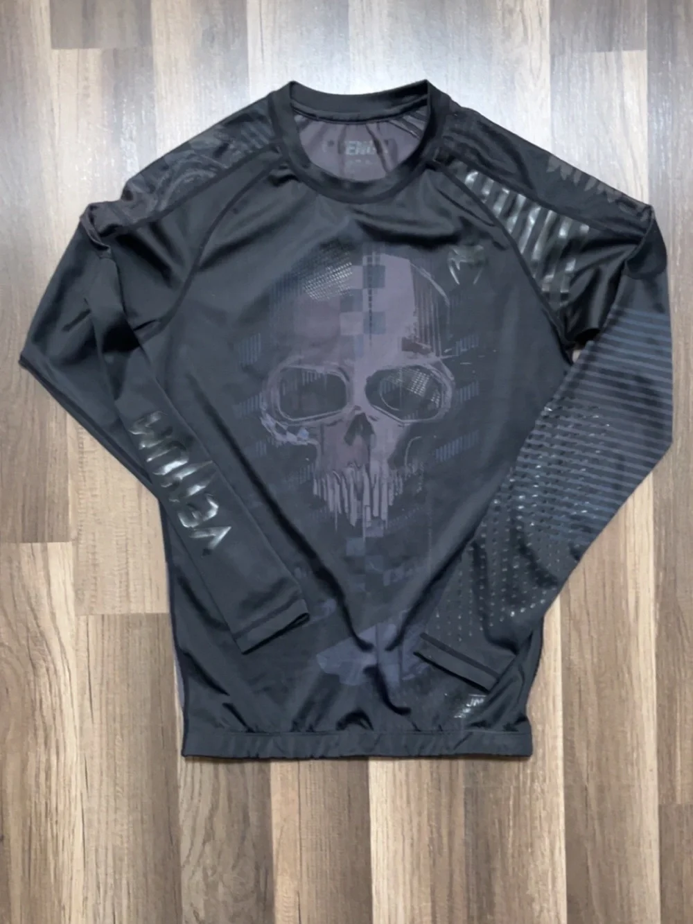 VENUM MMA Jiu Jitsu Men’s Large Skull Long Sleeve Black Rash Guard